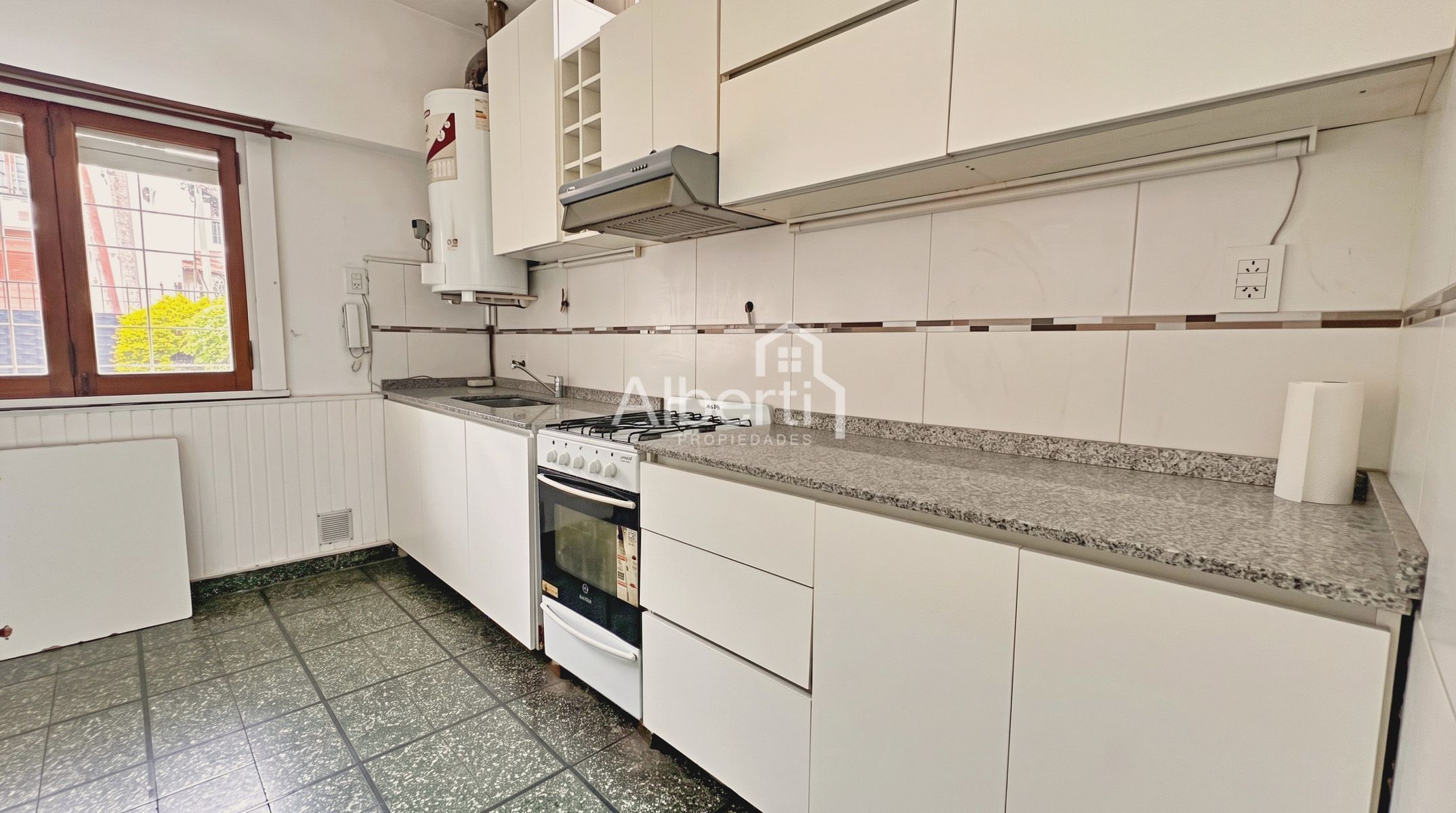 ALQUILER CASA 3 AMBIENTES CON PARQUE EN HAEDO NORTE - BARRIO GÜEMES. — foto 8