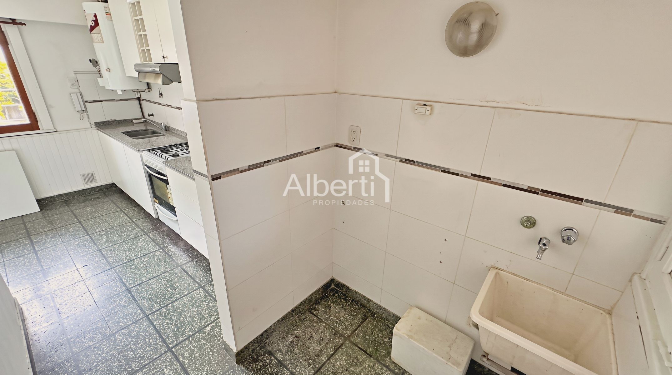 ALQUILER CASA 3 AMBIENTES CON PARQUE EN HAEDO NORTE - BARRIO GÜEMES. — foto 11