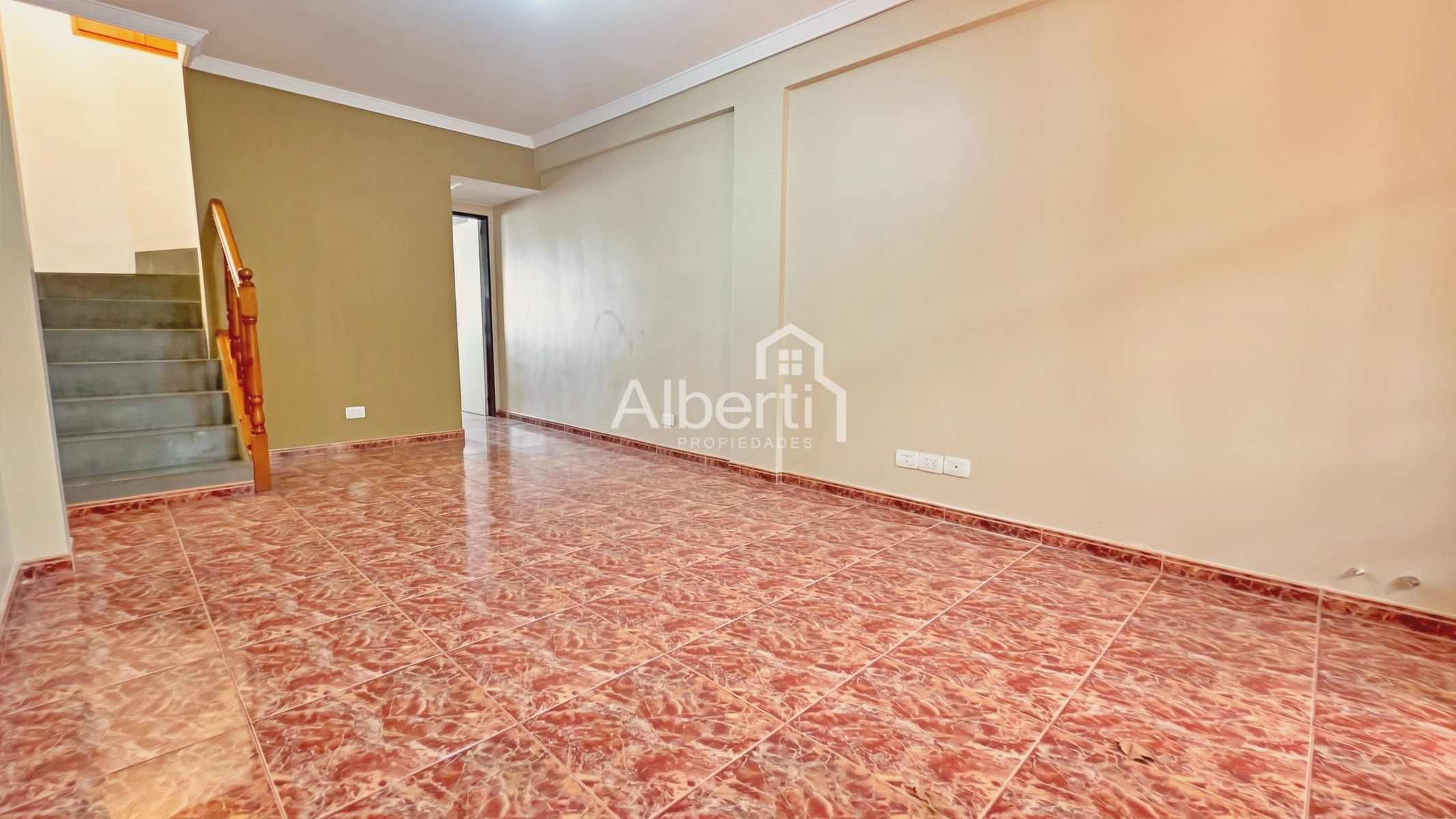 VENTA TRIPLEX 4 AMBIENTES EN HAEDO SUR CON PATIO. — foto 2