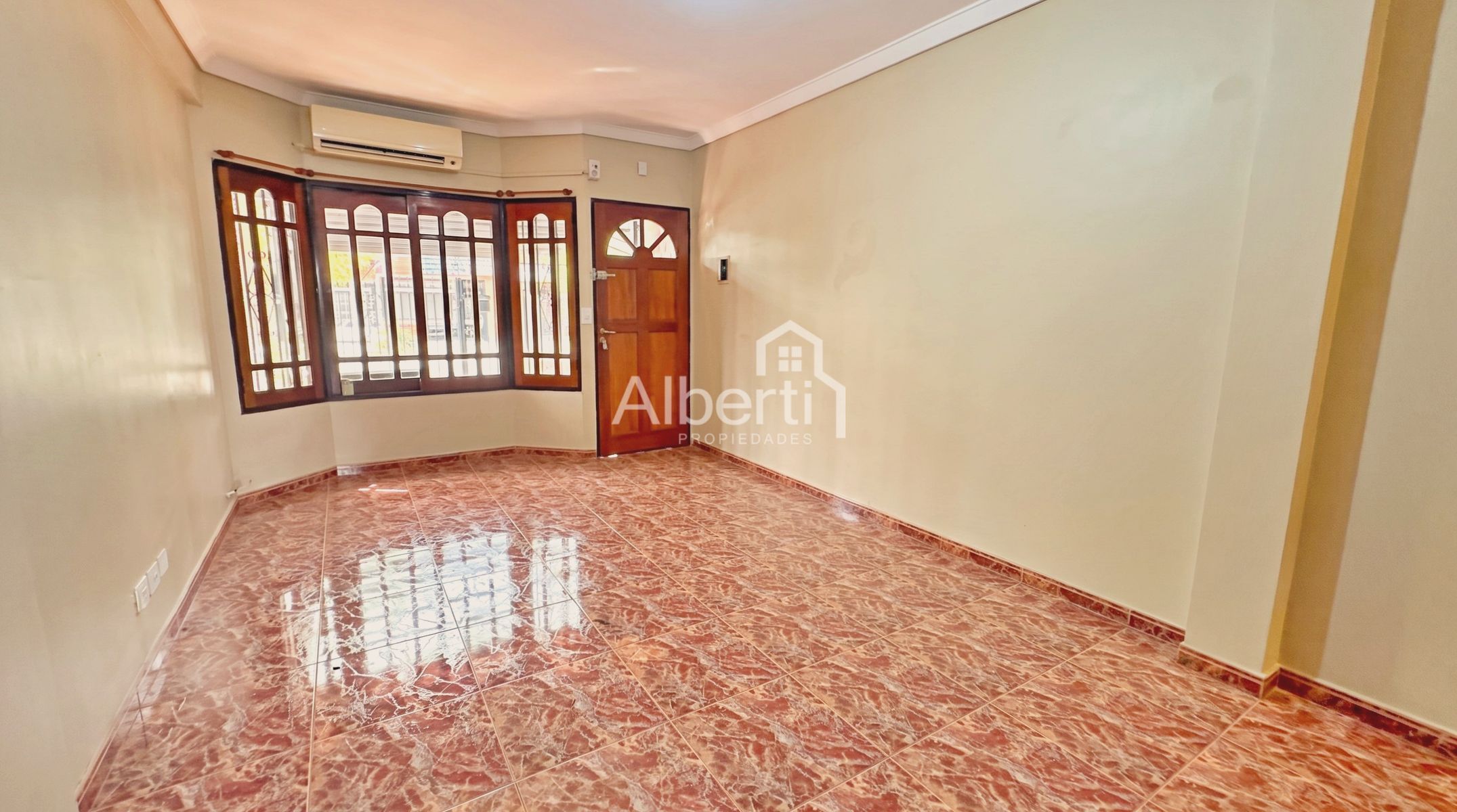 VENTA TRIPLEX 4 AMBIENTES EN HAEDO SUR CON PATIO. — foto 3