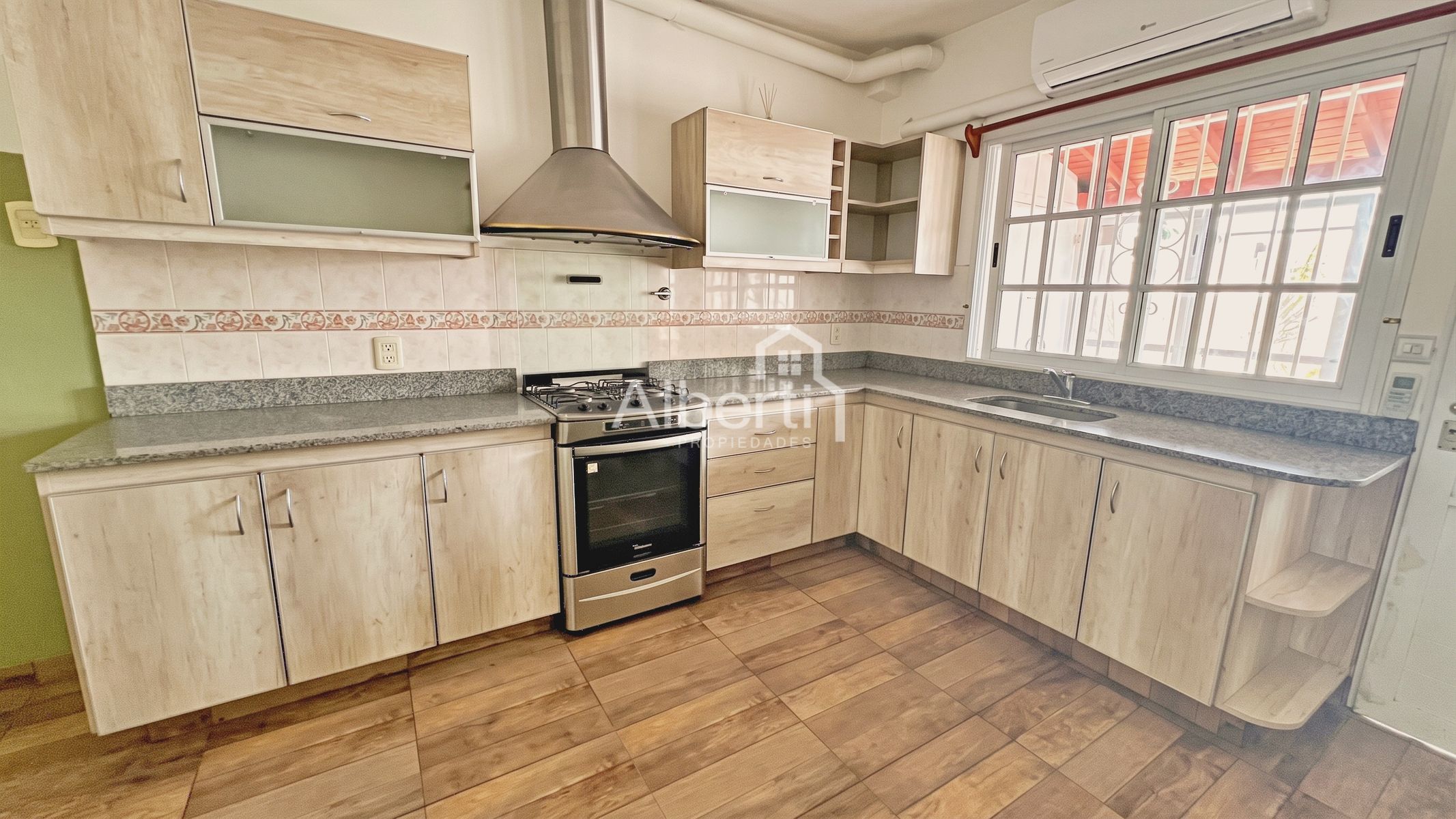VENTA TRIPLEX 4 AMBIENTES EN HAEDO SUR CON PATIO. — foto 5