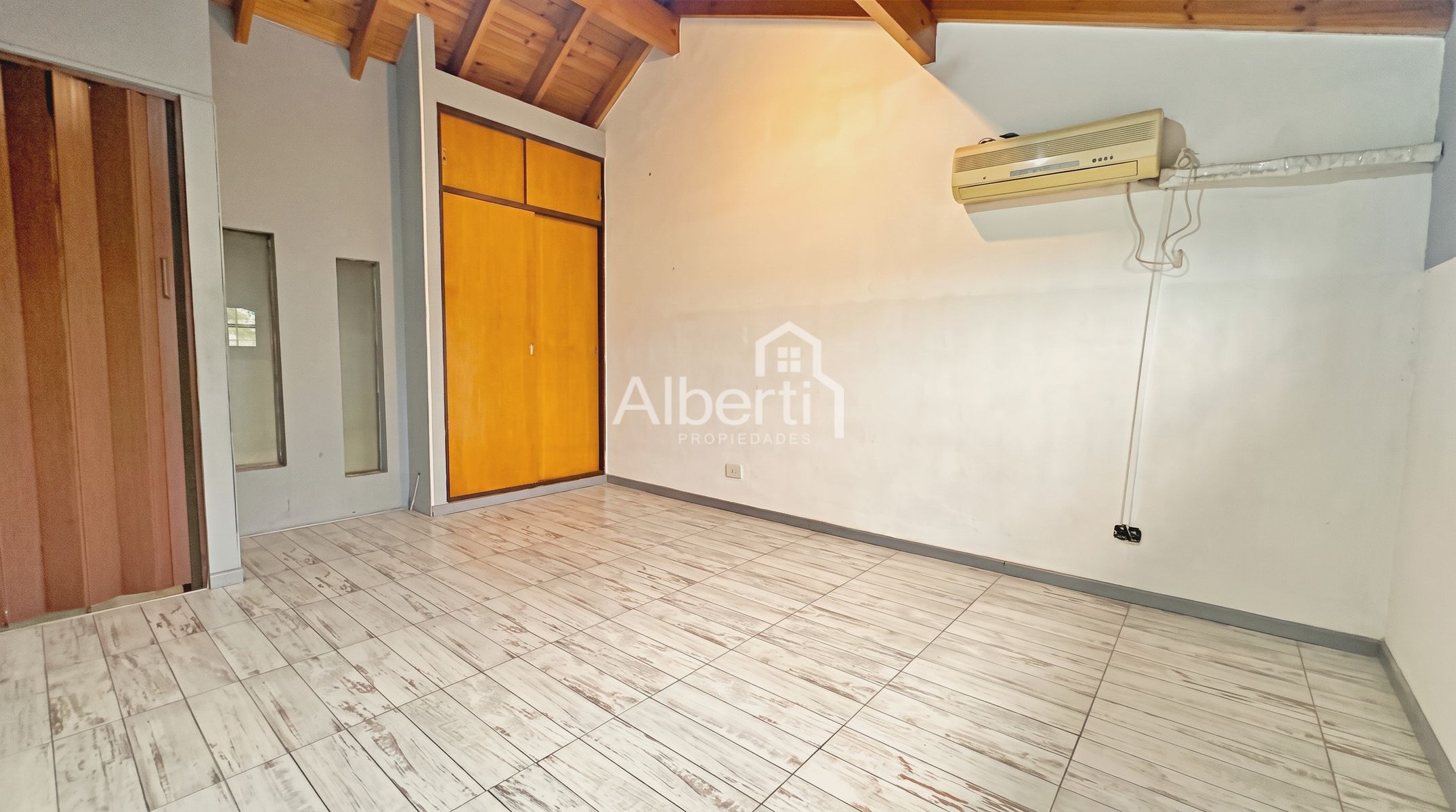 VENTA TRIPLEX 4 AMBIENTES EN HAEDO SUR CON PATIO. - 21