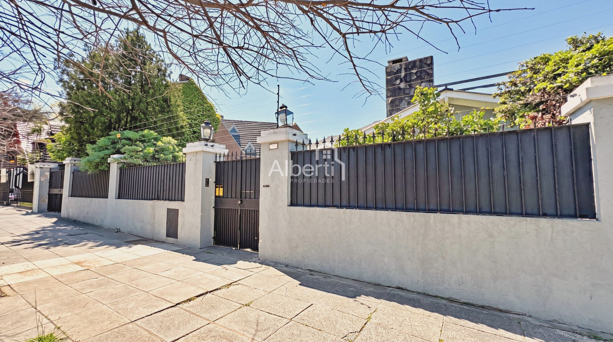 VENTA PROPIEDAD 5 AMBIENTES DE CATEGORÍA EN HAEDO CHICO. - 2