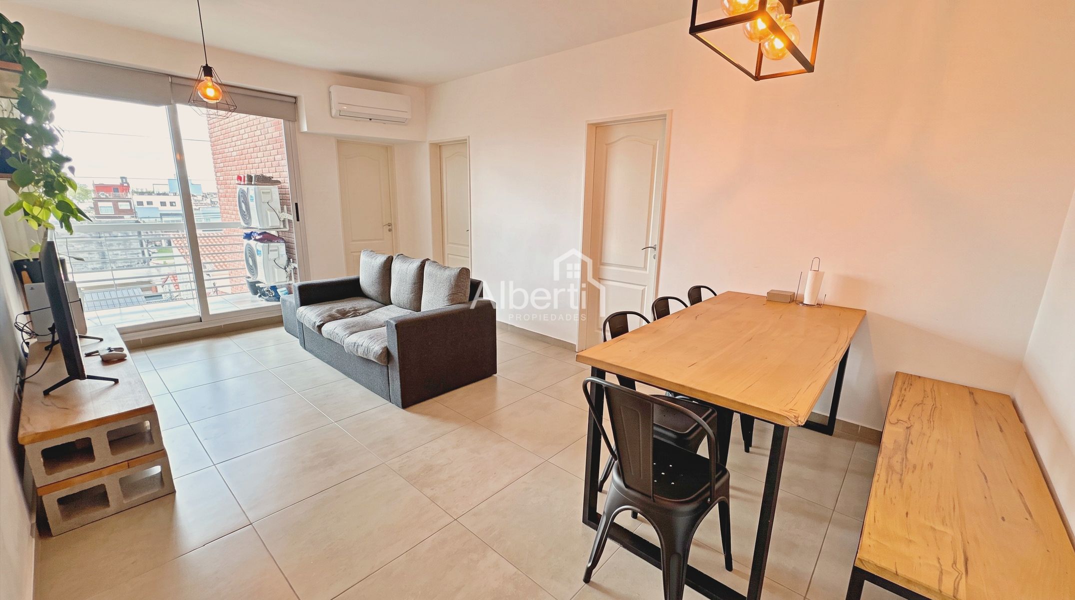 VENTA MODERNO DEPARTAMENTO 2 AMBIENTES CON COCHERA EN HAEDO NORTE. — foto 3