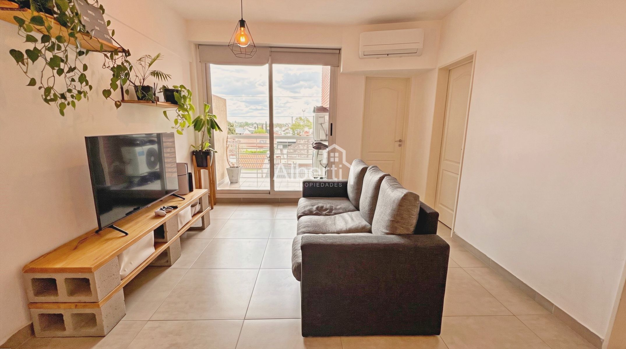 VENTA MODERNO DEPARTAMENTO 2 AMBIENTES CON COCHERA EN HAEDO NORTE. — foto 5