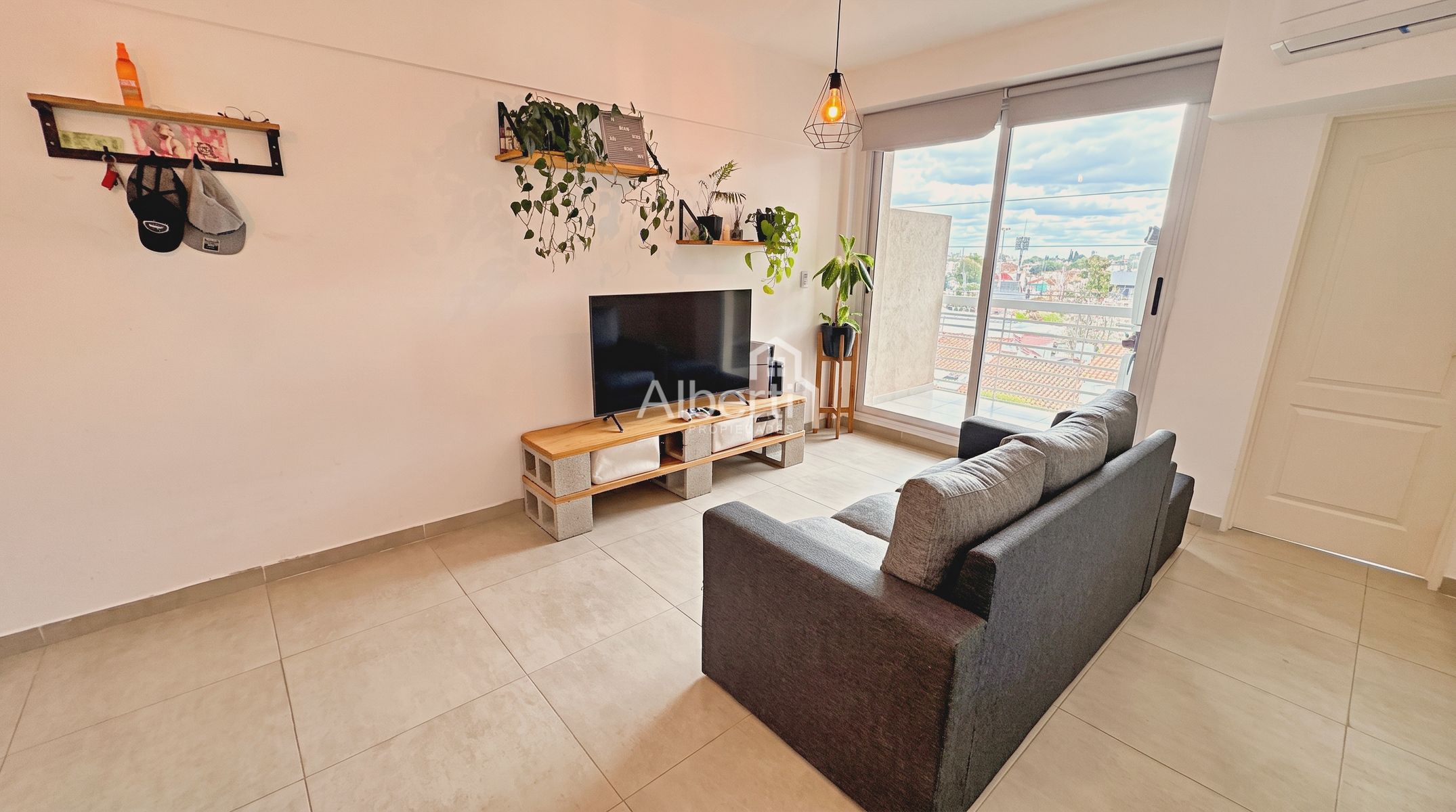 VENTA MODERNO DEPARTAMENTO 2 AMBIENTES CON COCHERA EN HAEDO NORTE. — foto 8