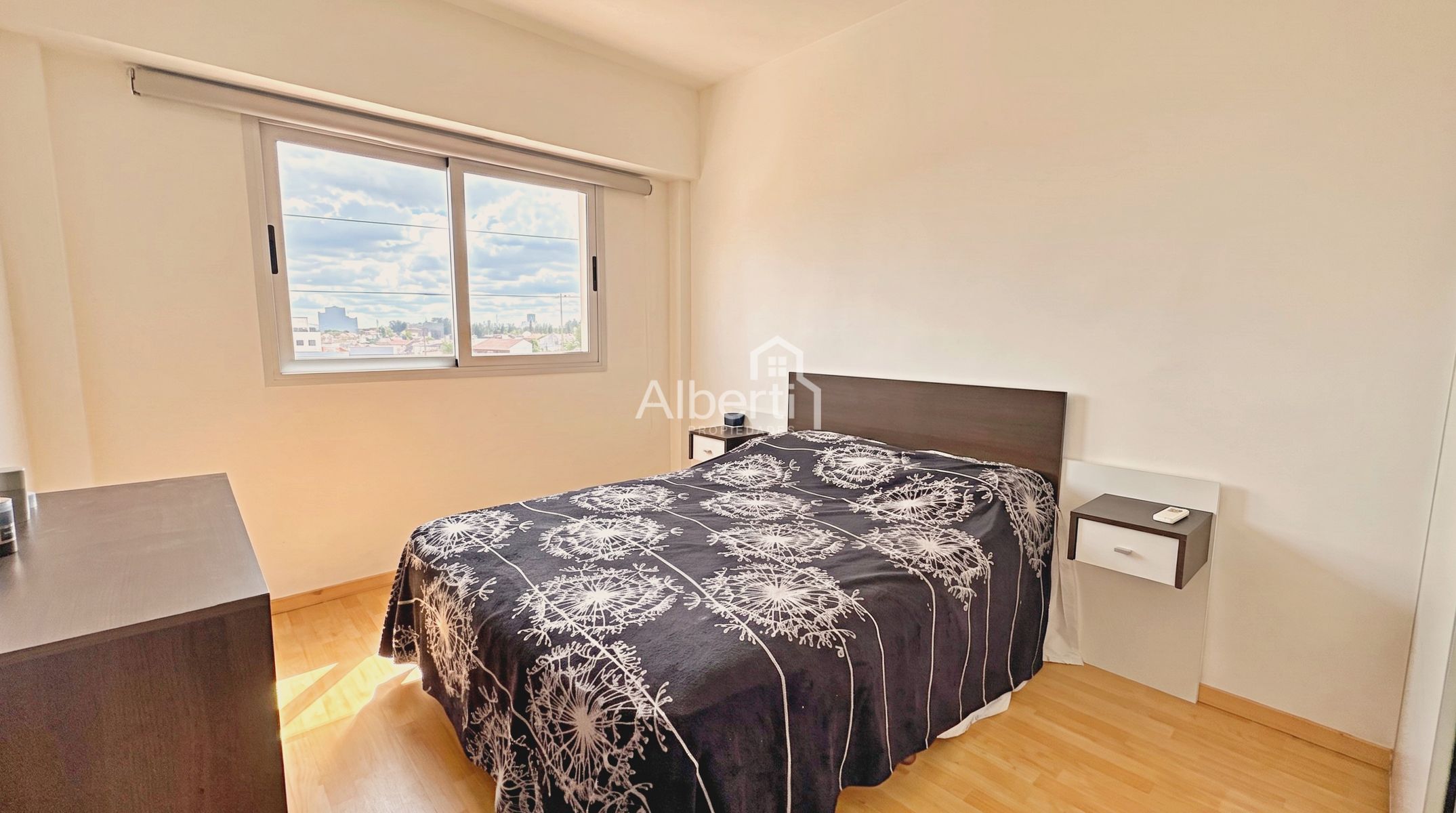 VENTA MODERNO DEPARTAMENTO 2 AMBIENTES CON COCHERA EN HAEDO NORTE. - 16