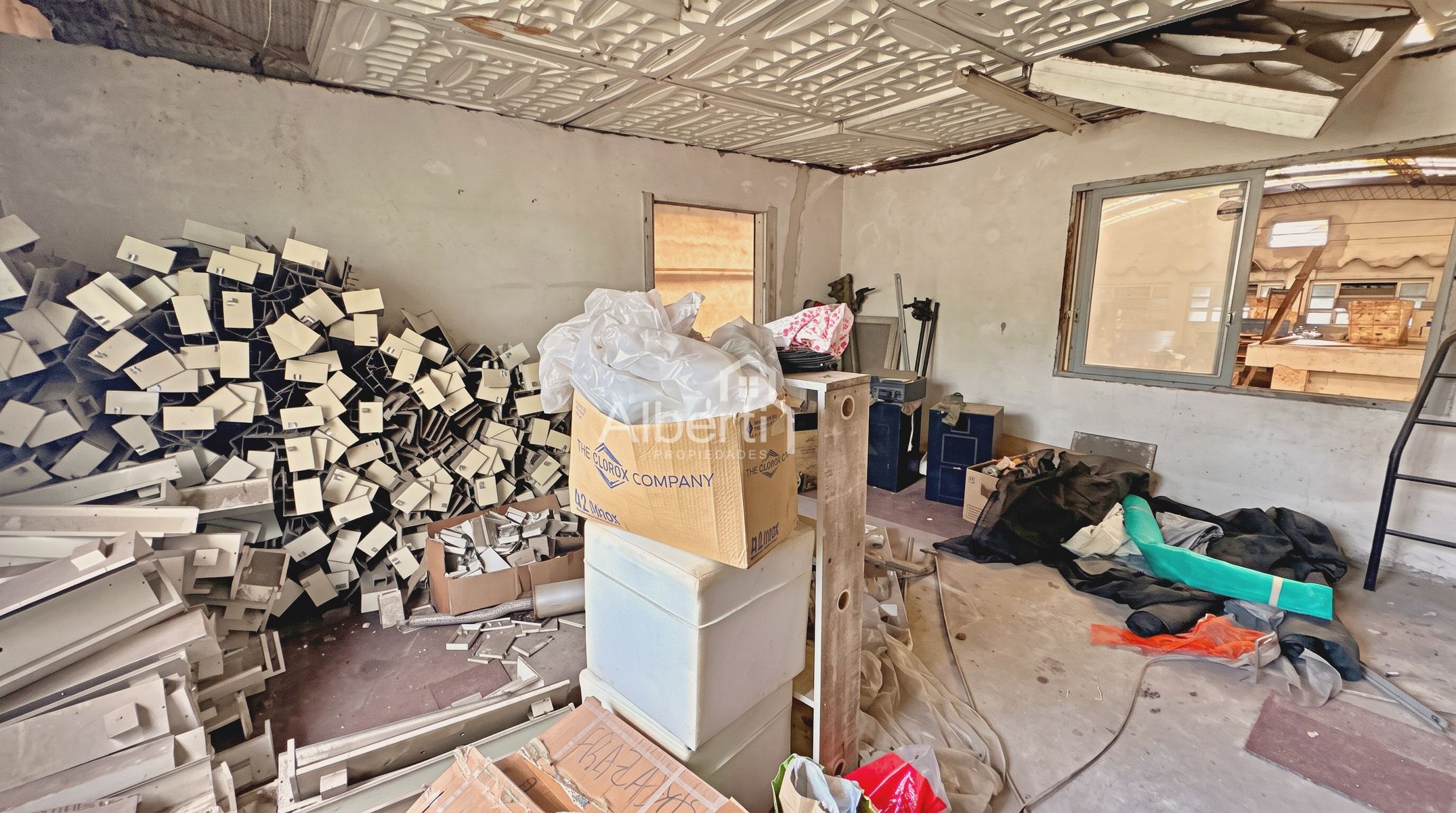 VENTA AMPLIO GALPÓN EN EL PALOMAR. - 31