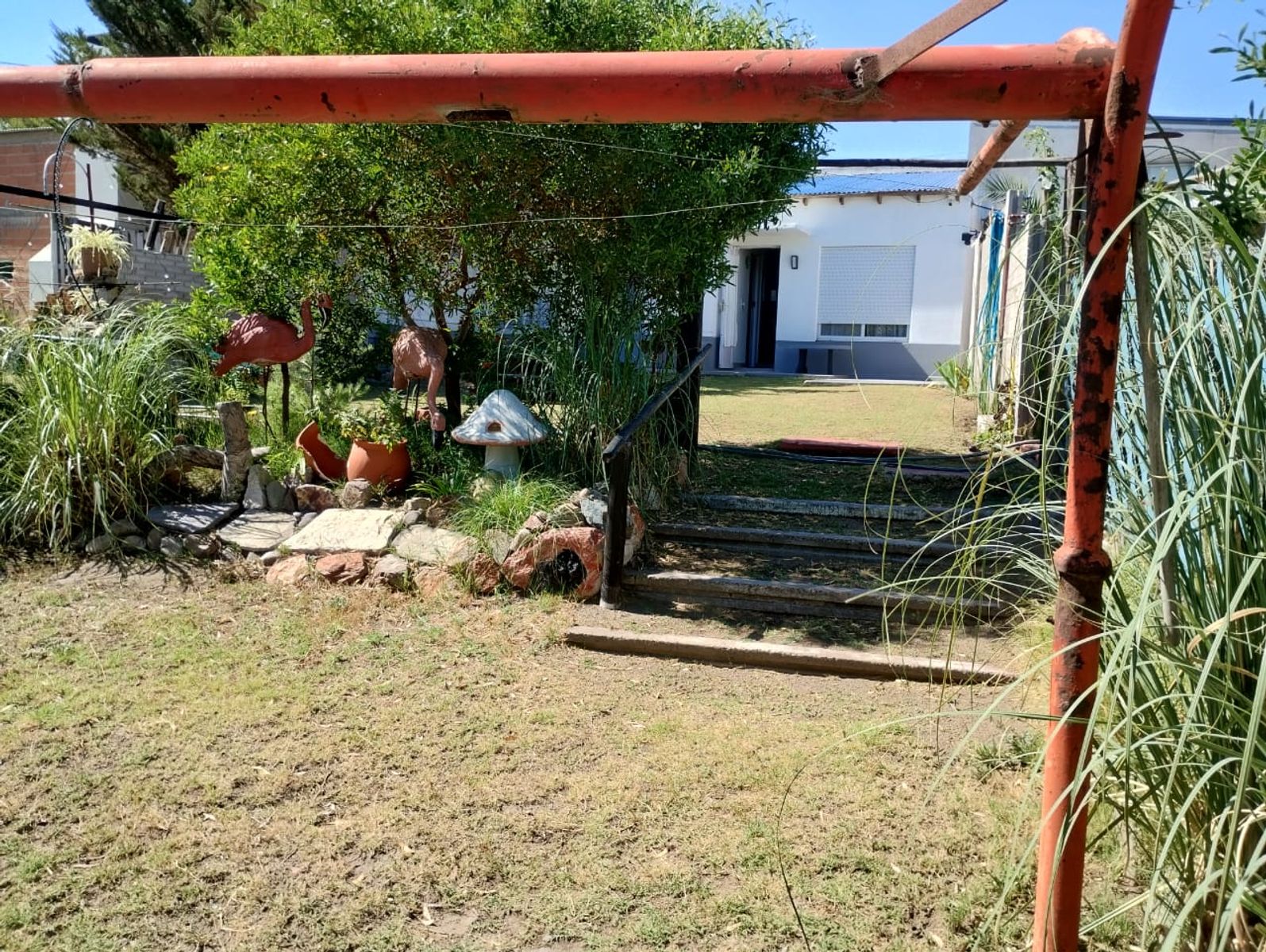 "VENTA" 2 CASAS + GALPÓN + LOCAL - 6