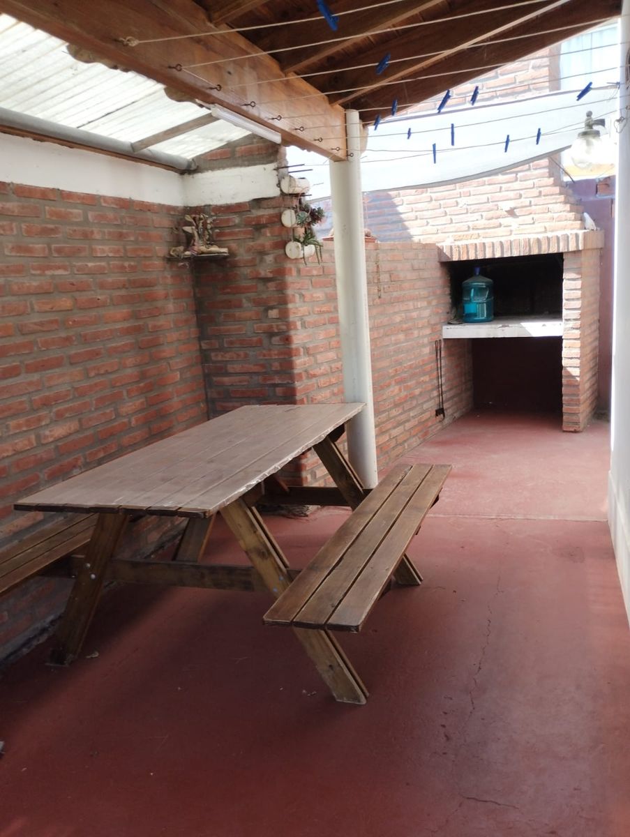 "VENTA" 2 CASAS + GALPÓN + LOCAL - 13