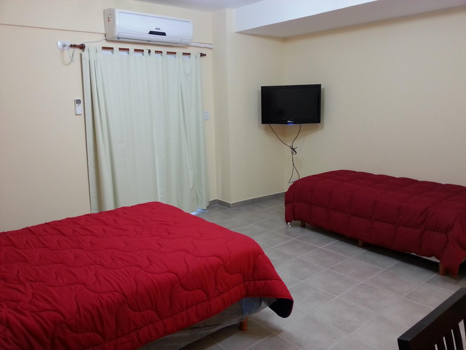 Monoambiente con balcon, frente al Hospital Italiano — foto 3