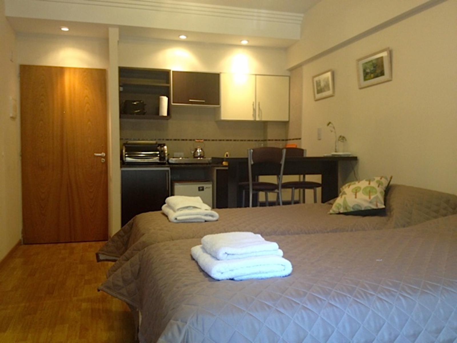 Moanombiente a 50mts del Hospital, con balcon