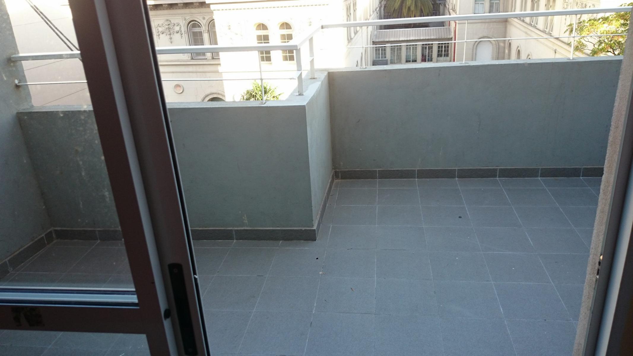 Monoambiente con balcon aterrazado. Fte al Hospital Italiano — foto 2