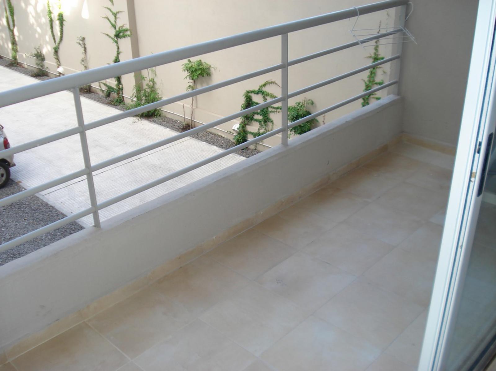 Monoambiente amplio con balcon — foto 3