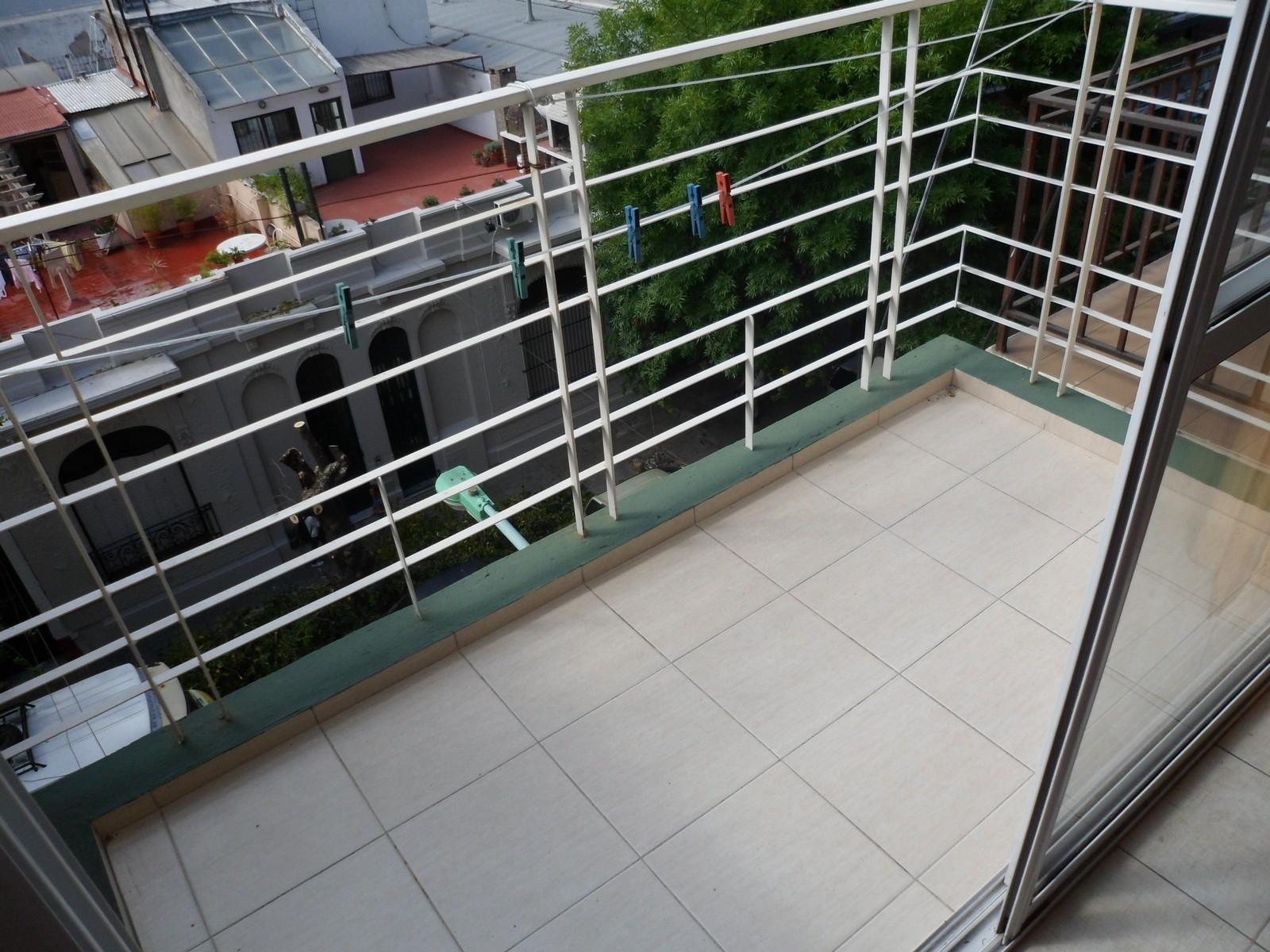 DEpto de 2 ambientes con balcon en la esquina del Hospital — foto 6