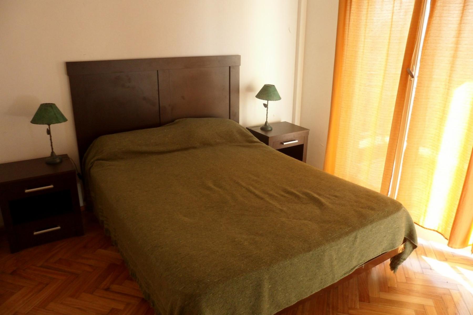 2 Amb con Balcon a mts de Corrientes y Medrano