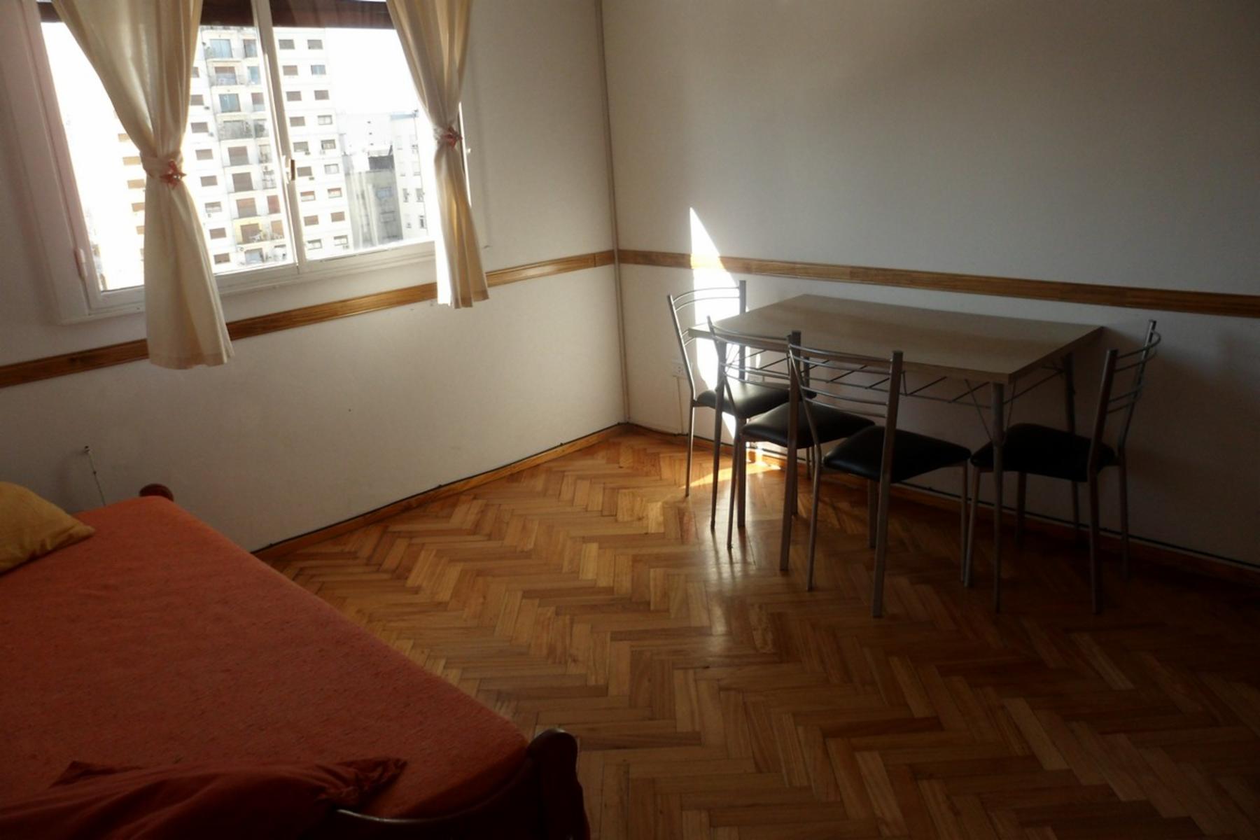 2 Amb con Balcon a mts de Corrientes y Medrano — foto 4