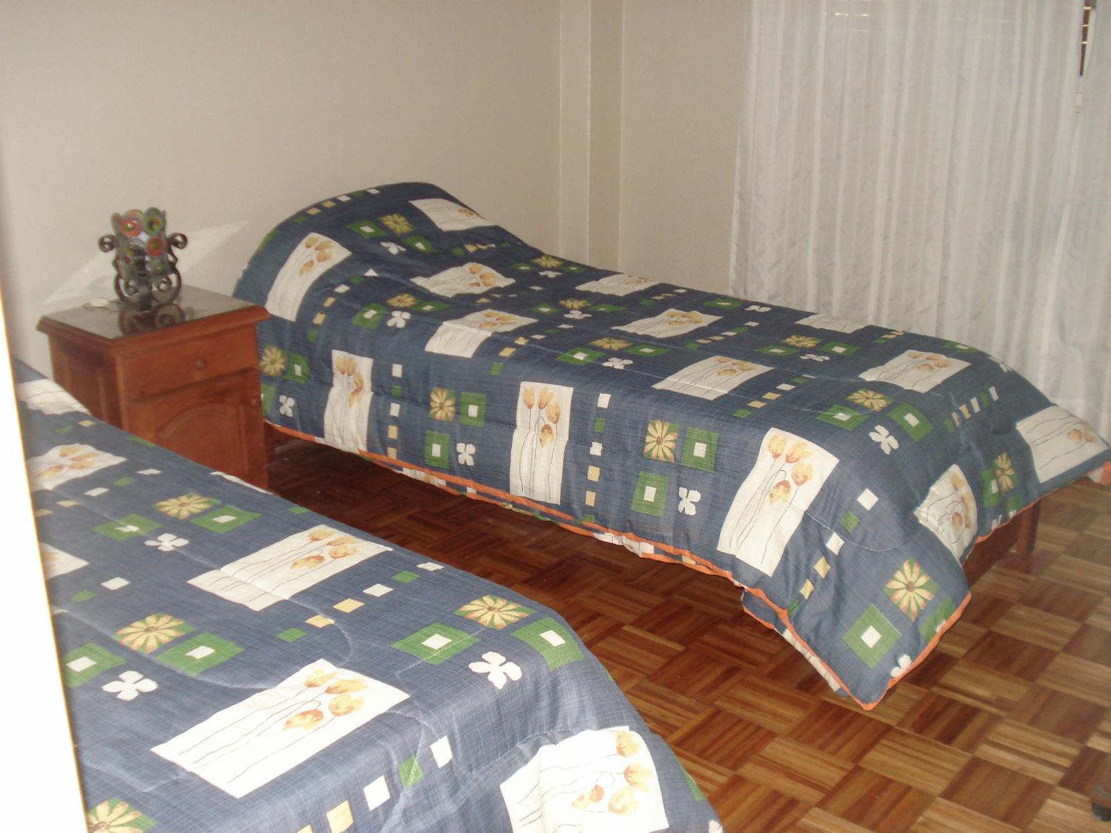 3 amb a 50 mts del Hospital, edificio con plaza — foto 3