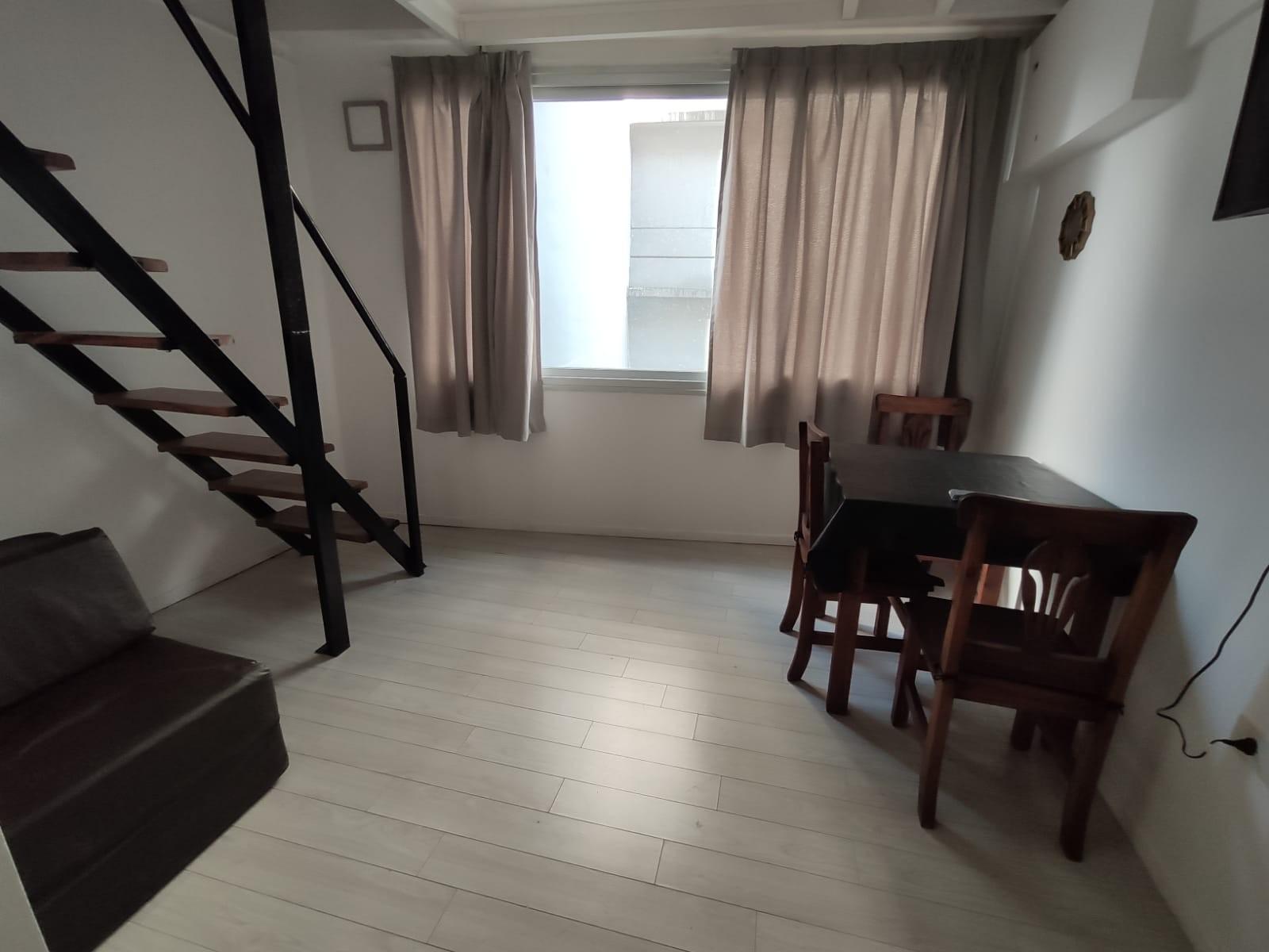 Departamento de 2 amb en Duplex. Frente Hospital Italiano — foto 2