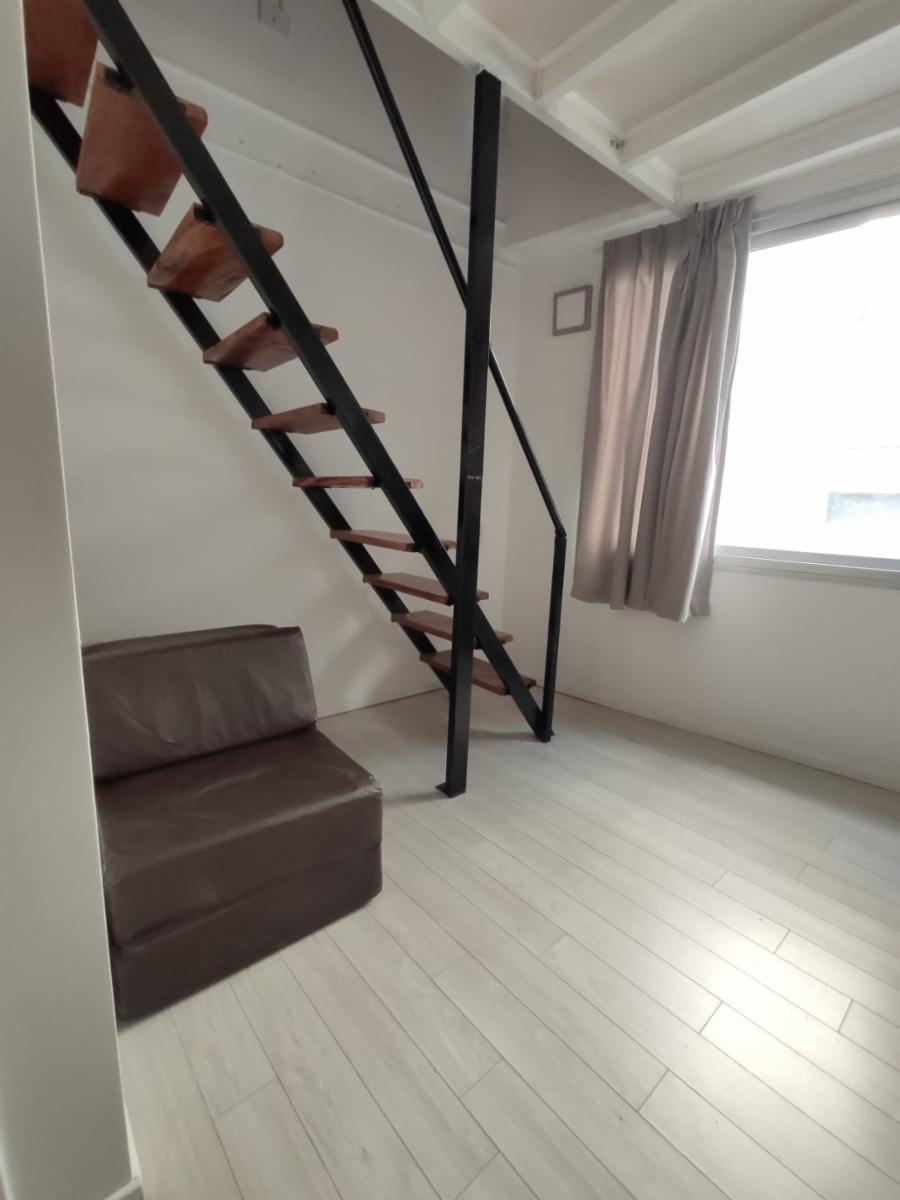 Departamento de 2 amb en Duplex. Frente Hospital Italiano — foto 3