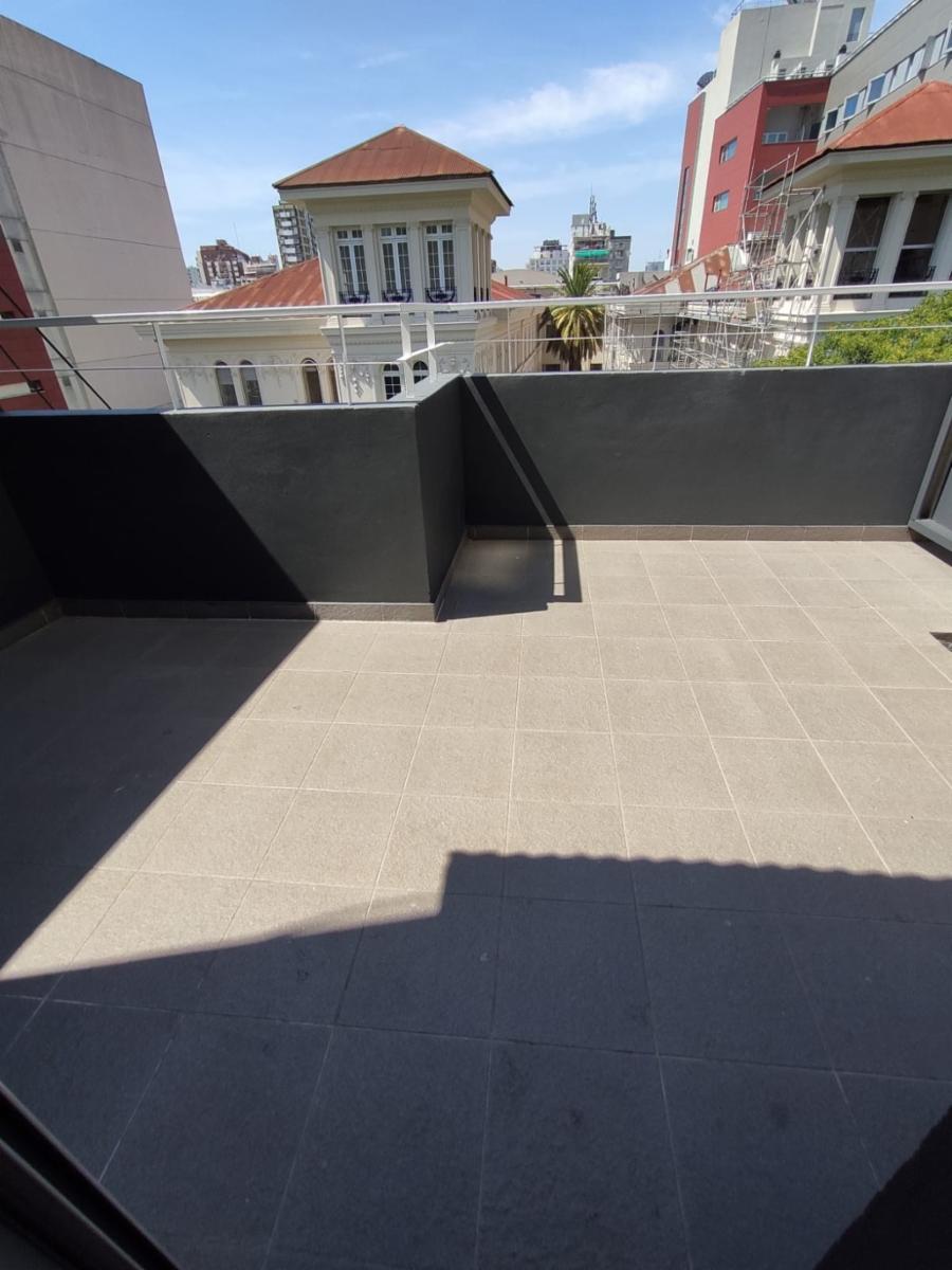 Monoambiente con Balcon Terraza Frente al Hospital Italiano