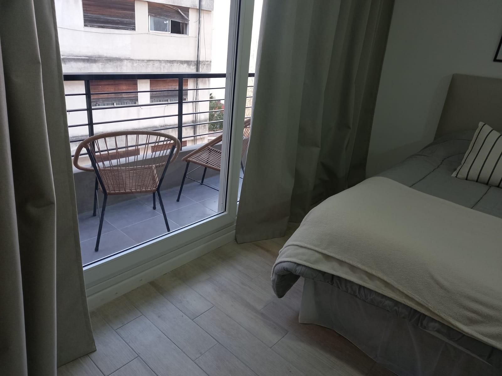 monomabiente con balcon a metros del Hospital Italiano — foto 3