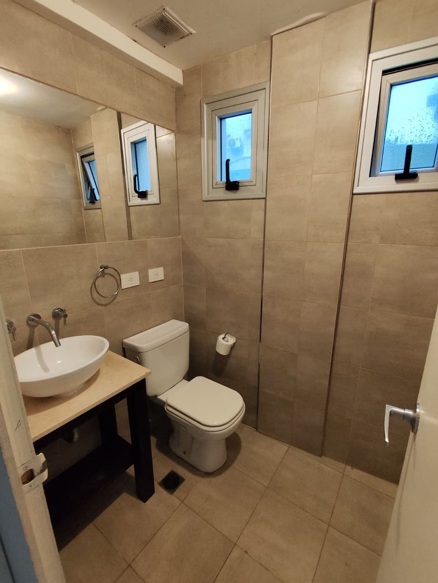 departamento dos dormitorios en duplex frente al Hospital Italiano — foto 4
