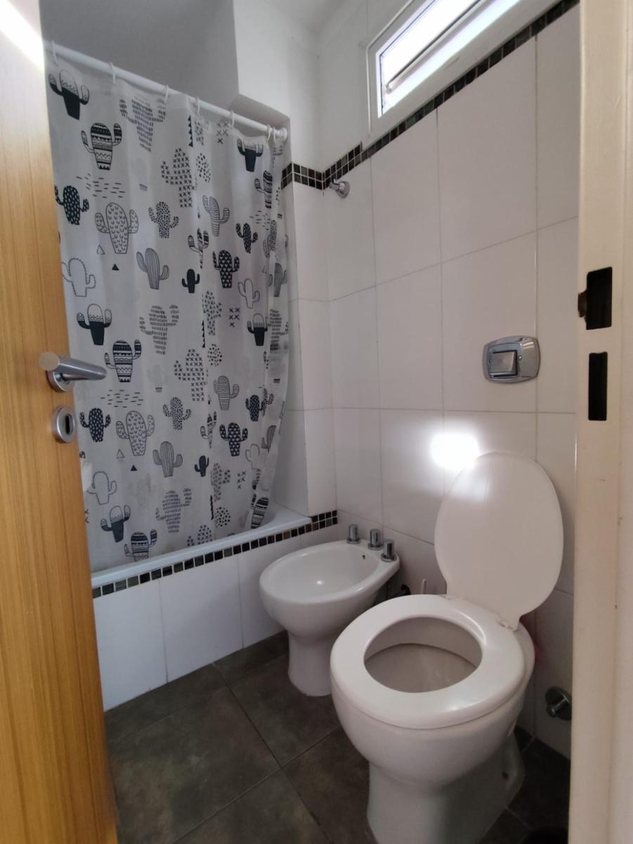MONOAMBIENTE A 50 MTS DEL HOSPITAL ITALIANO — foto 7