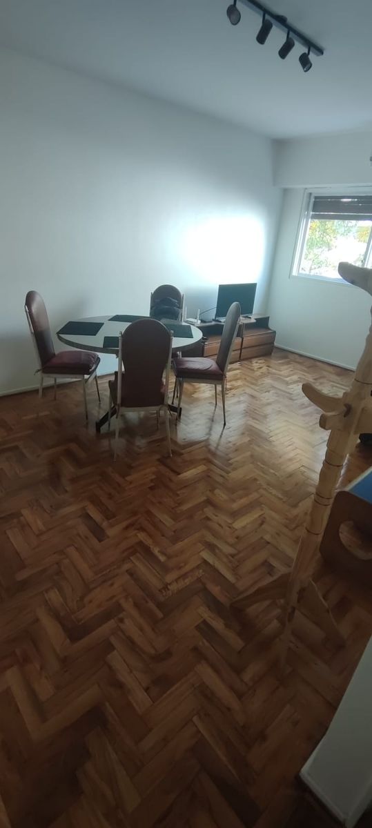 Departamento de 3 amb a media cuadra del hospital italiano
