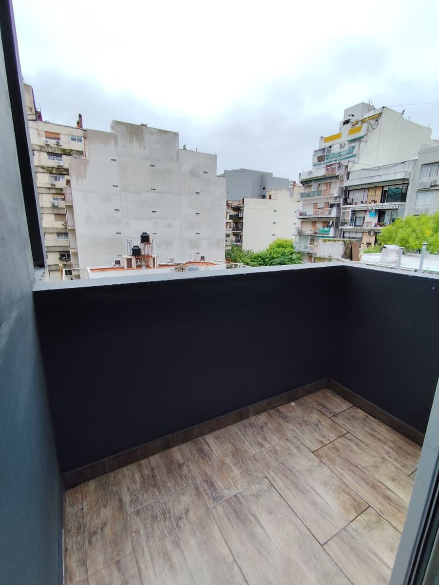Monoambiente con Balcon Frente al Hospital Italiano — foto 3