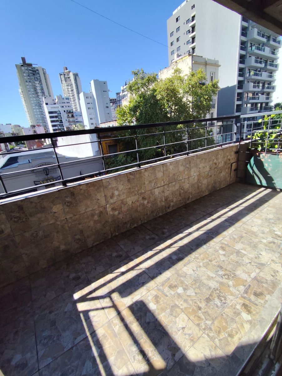 Amplio Monoambiente con Balcon al Frente Sobre Avenida Corrientes - 3