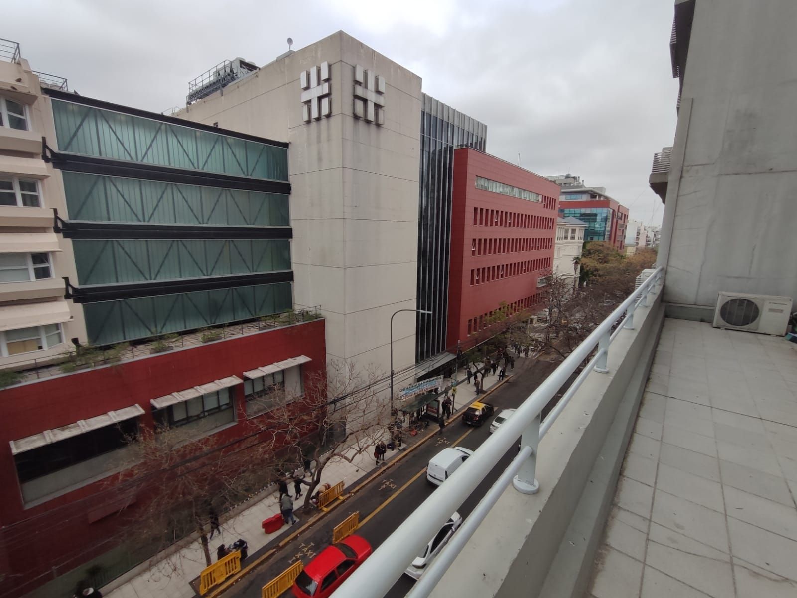 Departamento De 3 Amb En Duplex Con Terraza Propia 2 Baños Edificio De Categoria Frente Al Hospital Italiano - 5