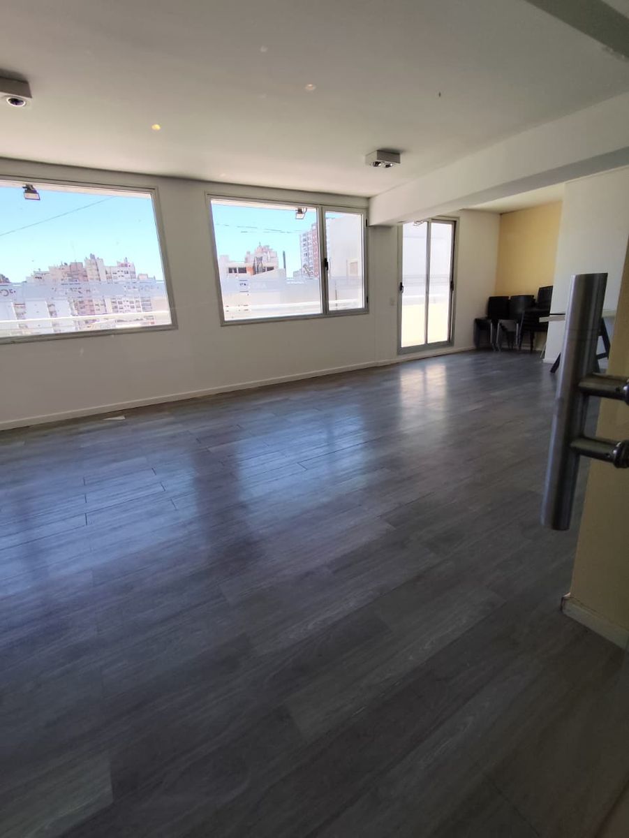 Departamento De 3 Amb En Duplex Con Terraza Propia 2 Baños Edificio De Categoria Frente Al Hospital Italiano - 19