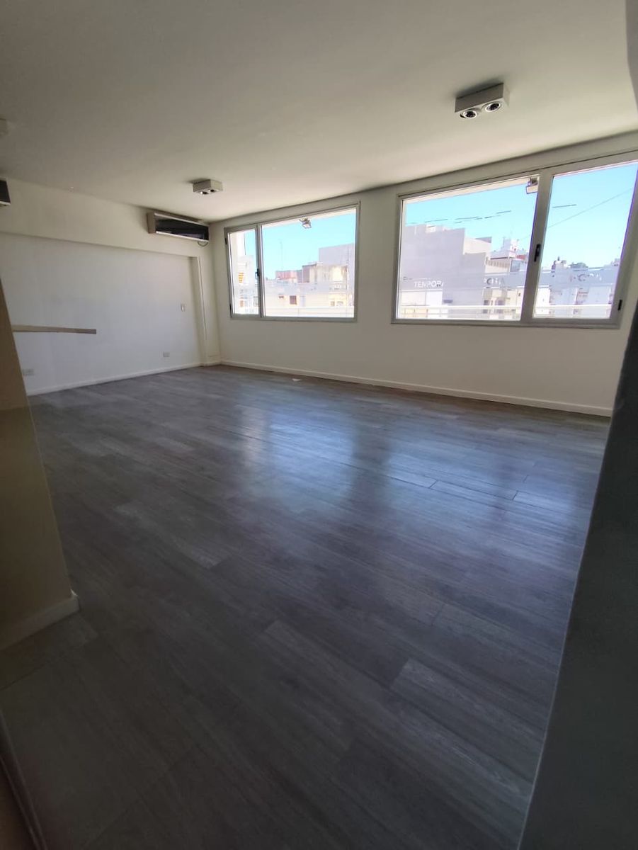 Departamento De 3 Amb En Duplex Con Terraza Propia 2 Baños Edificio De Categoria Frente Al Hospital Italiano - 20