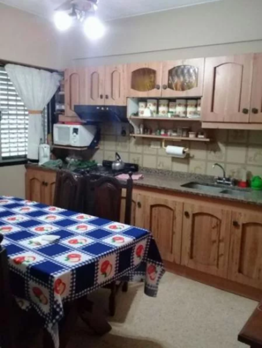 Santo Domingo al 700, Burzaco, Almirante Brown /CASA 5 HAMBIENTES — foto 3
