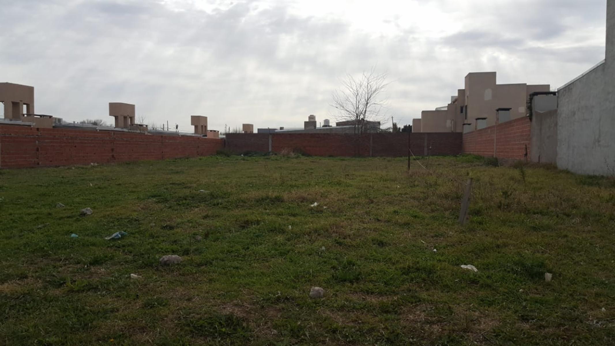 Importante terreno sobre avenida 2 circunvalación. Ideal para galpones, zonificación permitida para entrada y salida de camiones.