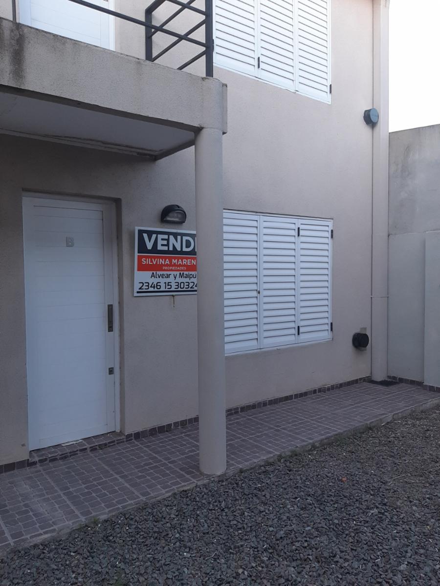 Casa con cochera descubierta