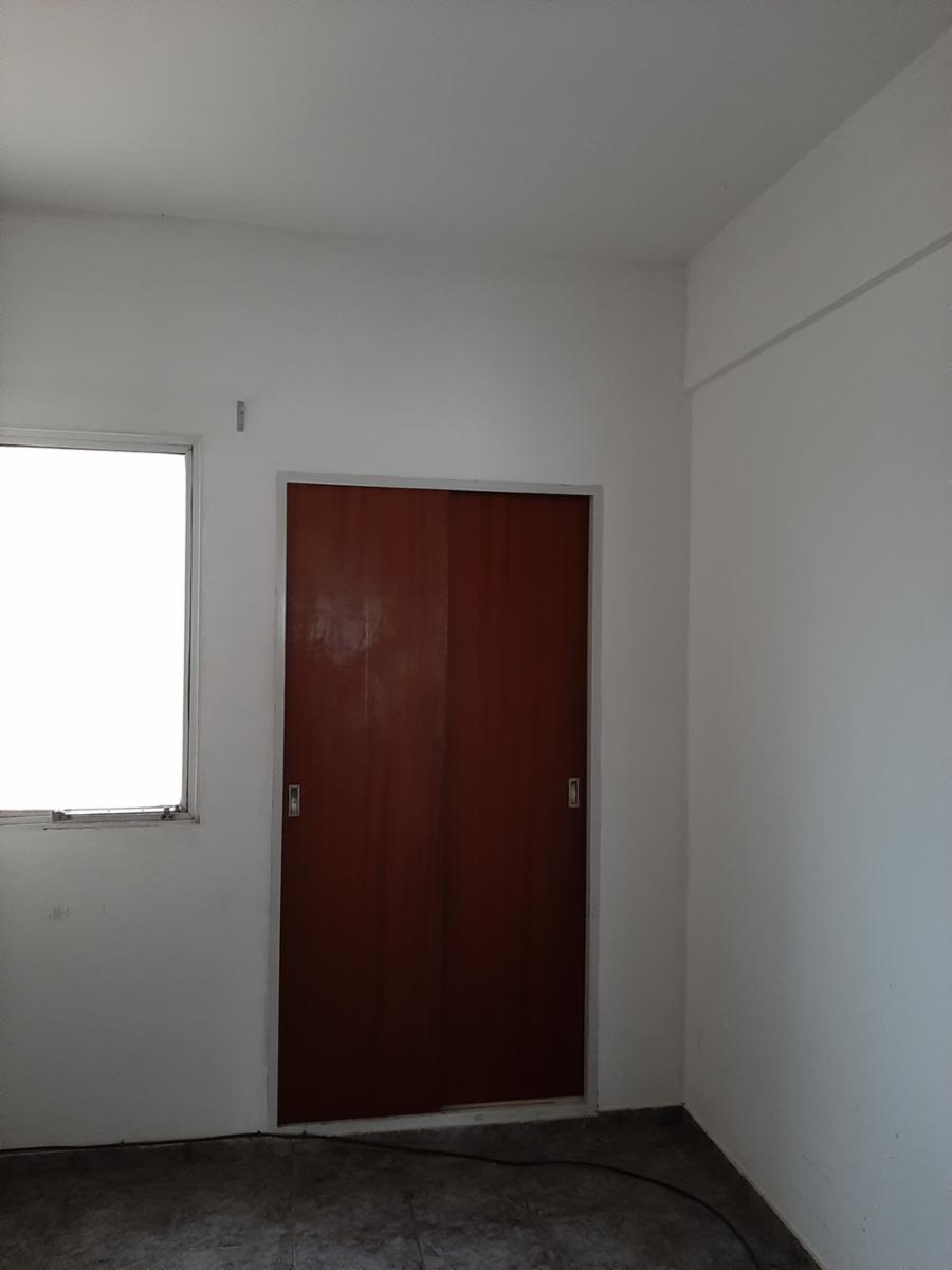 Departamento céntrico de 3 ambientes a 100 mts. de plaza principal, con cochera — foto 2