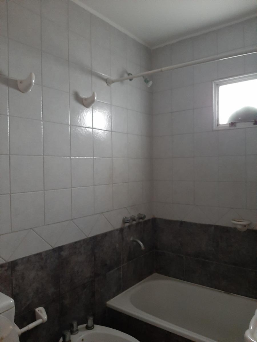 Departamento céntrico de 3 ambientes a 100 mts. de plaza principal, con cochera — foto 3