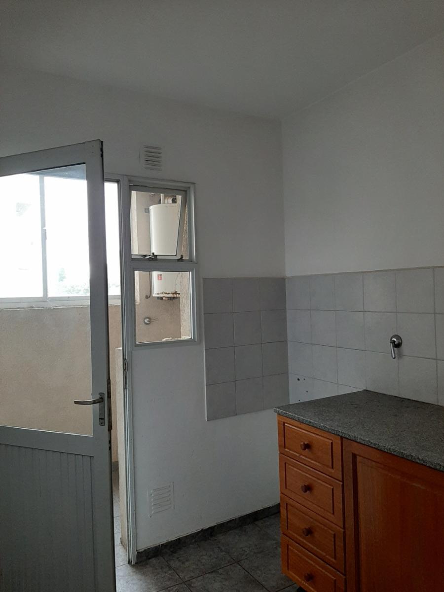 Departamento céntrico de 3 ambientes a 100 mts. de plaza principal, con cochera — foto 4