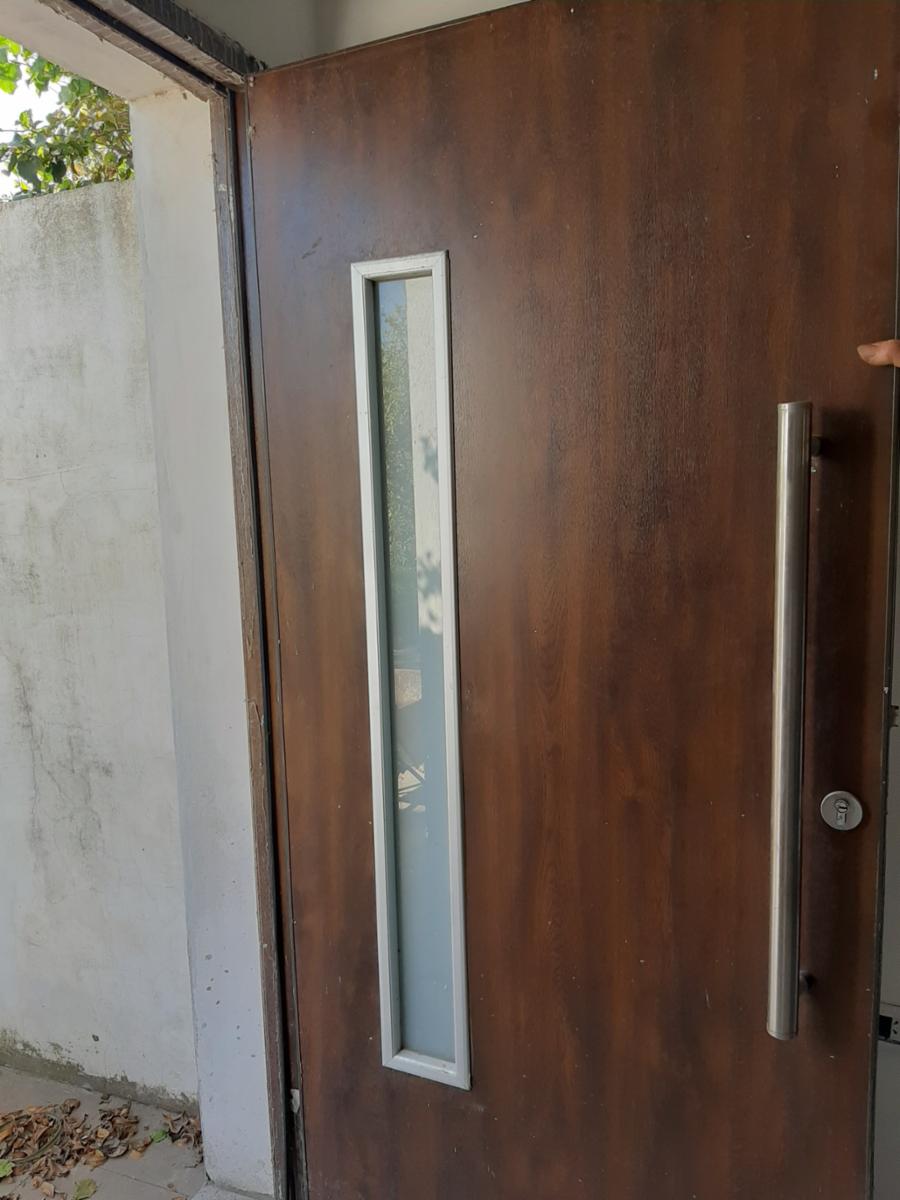 Casa a estrenar con patio.