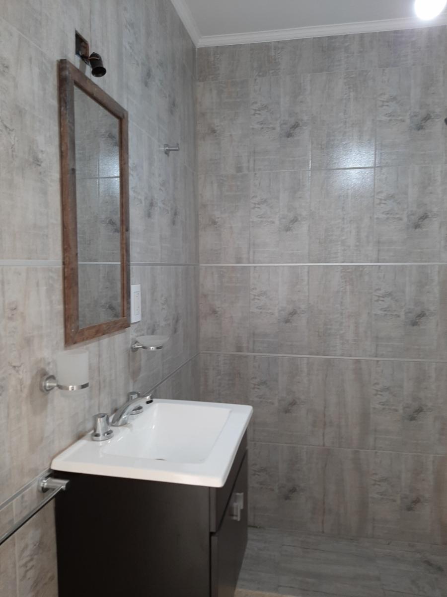 Un lugar para tu nueva vida Casa a estrenar, muy luminosa y buena ventilación en calle 90 M. derecha. — foto 7