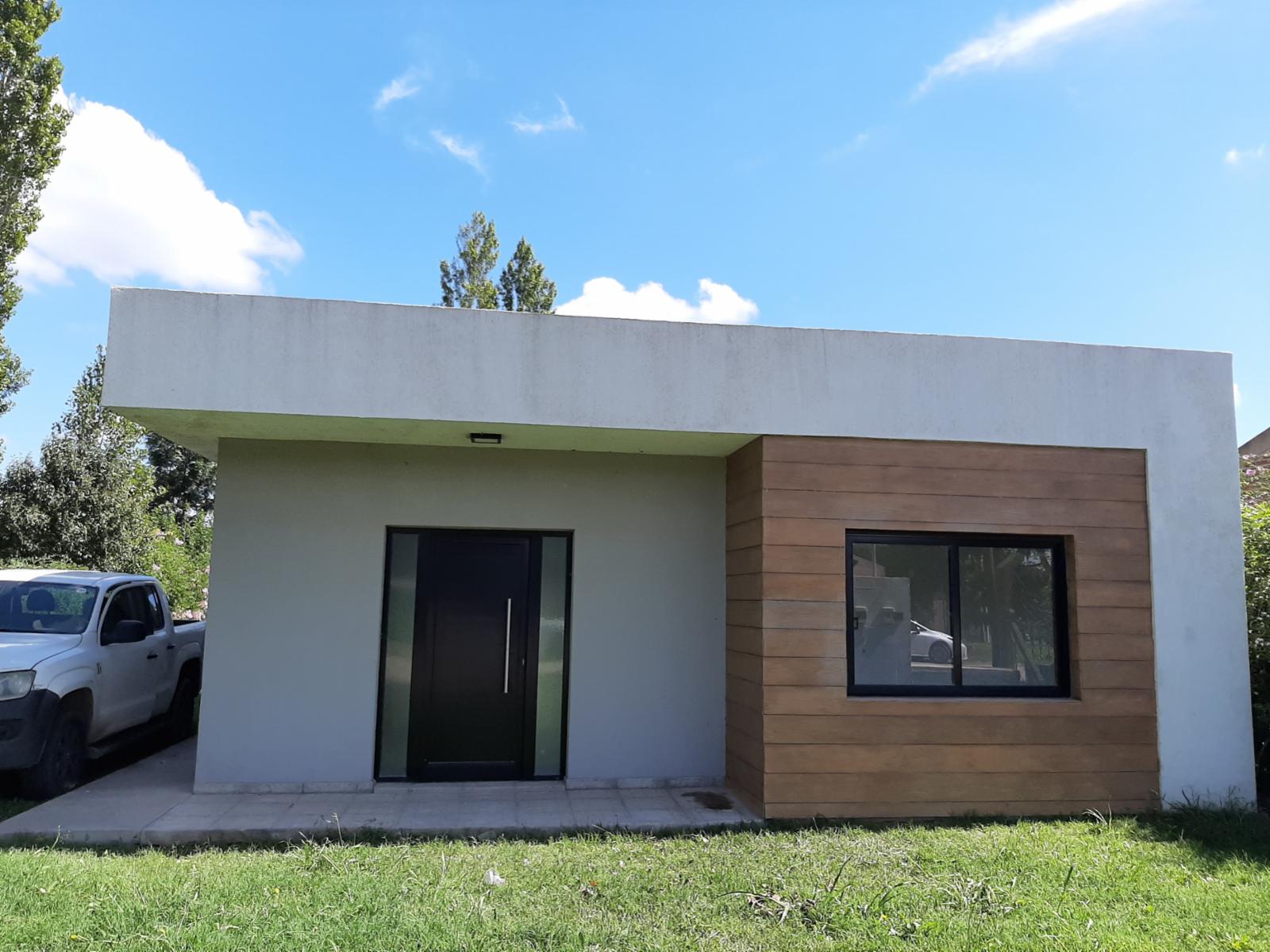 A estrenar 2 casas en la localidad de Suipacha. - 1