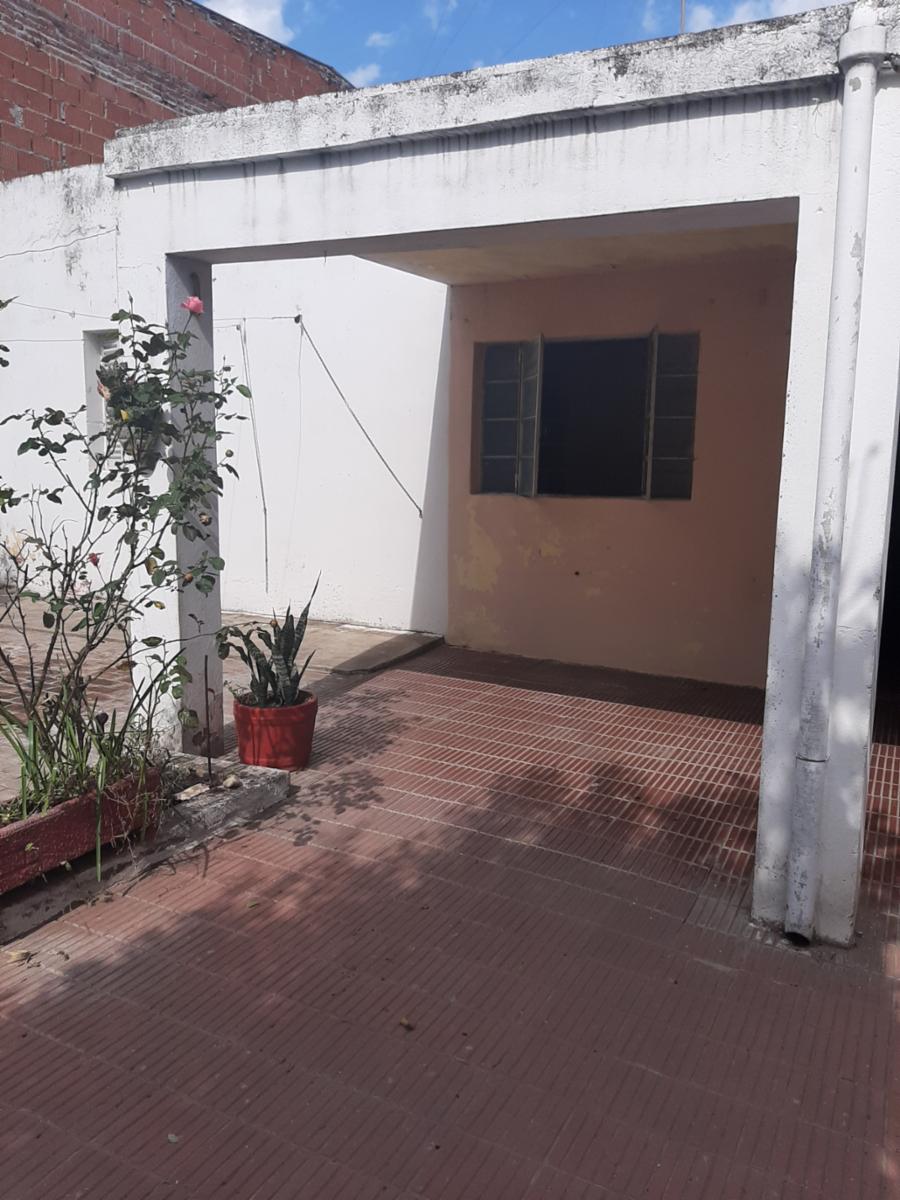 Casa céntrica a refeccionar.