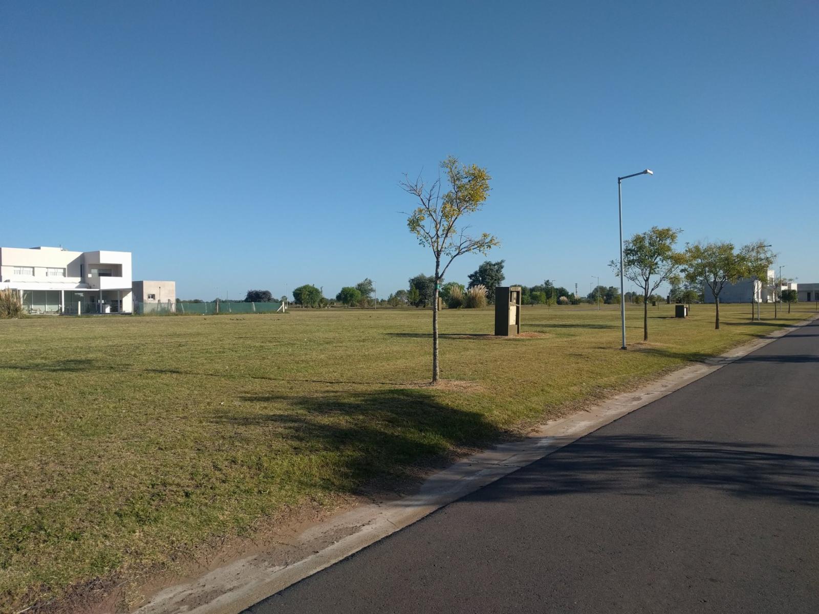 Terreno en Barrio Privado &ampampampampquotCosta Verde&quot con gran espacio verde para disfrutar. — foto 2