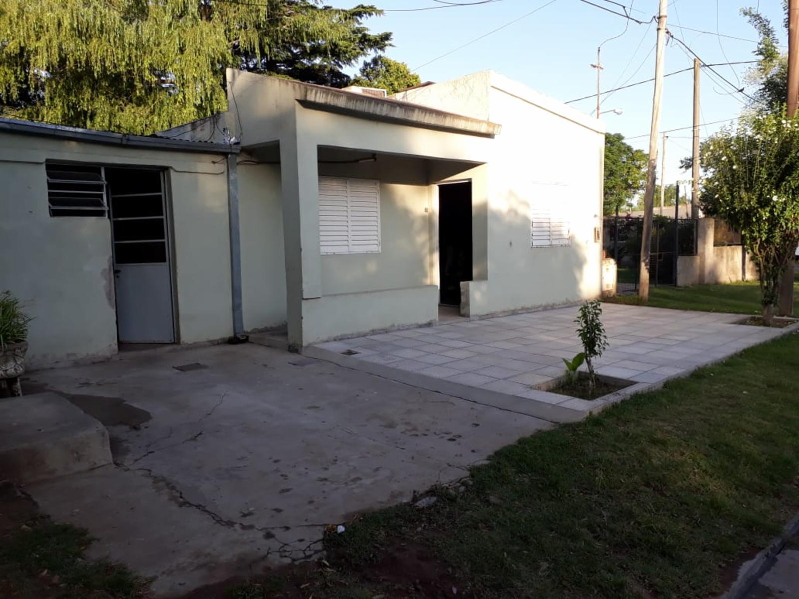 Modesta casa en Junín se PERMUTA por menor propiedad. — foto 2