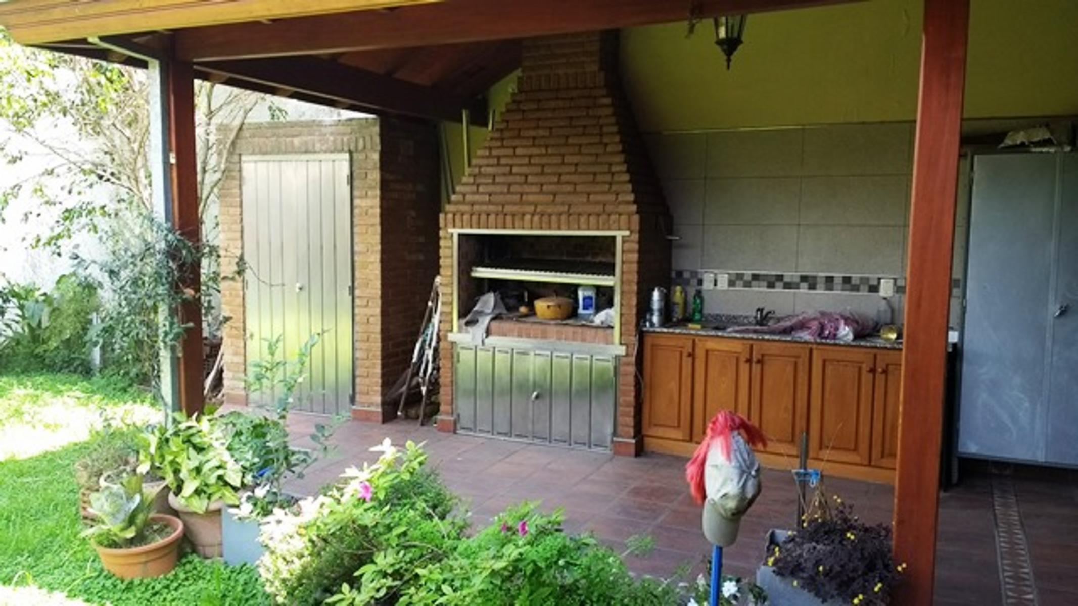 Excelente Chalet con detalles de categoría en san justo . RETASADO OPORTUNIDAD. VENTA URGENTE — foto 7