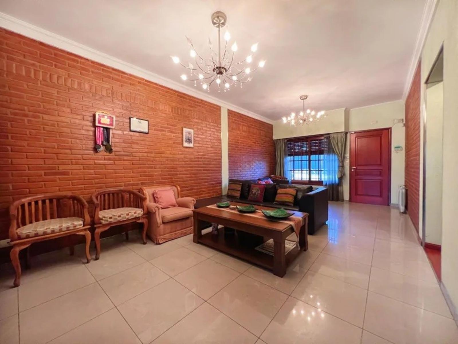 Excelente Chalet con detalles de categoría en san justo . RETASADO OPORTUNIDAD. VENTA URGENTE — foto 13