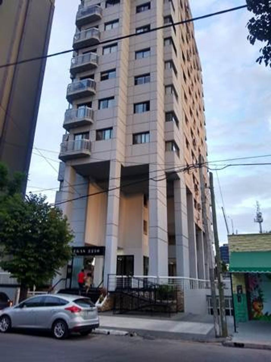 Excelente departamento de 3 ambientes con cochera en centro de San Justo.