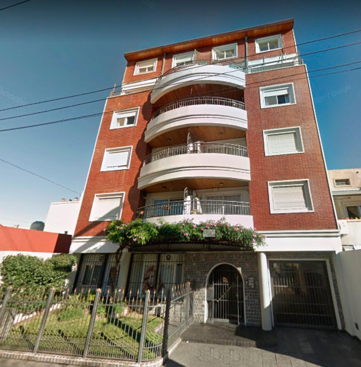 Departamento de 4 ambientes c/cochera en centro de san justo.